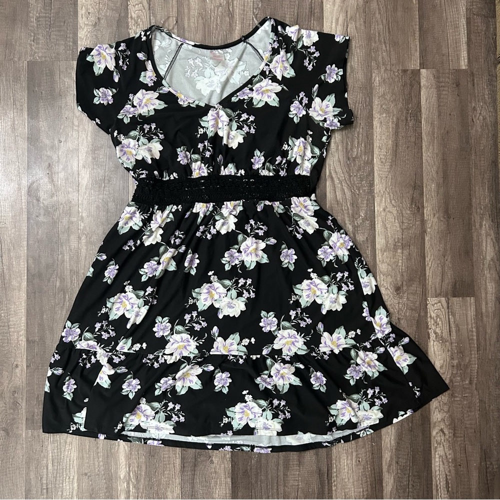 No boundires floral bacl dress size xxl